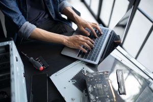 5 Warning Signs Your Business Laptops Need Laptop Repair Services To Perform Better